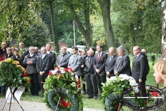 Vladimir Kukin - Russische Bostschaft, Gernot Schmidt  Landrat MOL, Oleg Y. Krasnitskiy Gesandter der Russischen Botschaft,  Albrecht Laue - 1.Vorsitzender VBGO,  Heinz Mutschinksi  berlebender Klessin (vRnL)