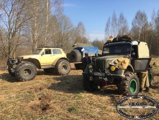 Die Fortbewegung im unwegsamen Gelnde geht am besten mit Gelndewagen.